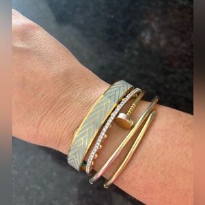 💜J.CREW PRETTY HERRINGBONE BANGLE IN SOFT MINT SHADE WITH GOLD DETAIL